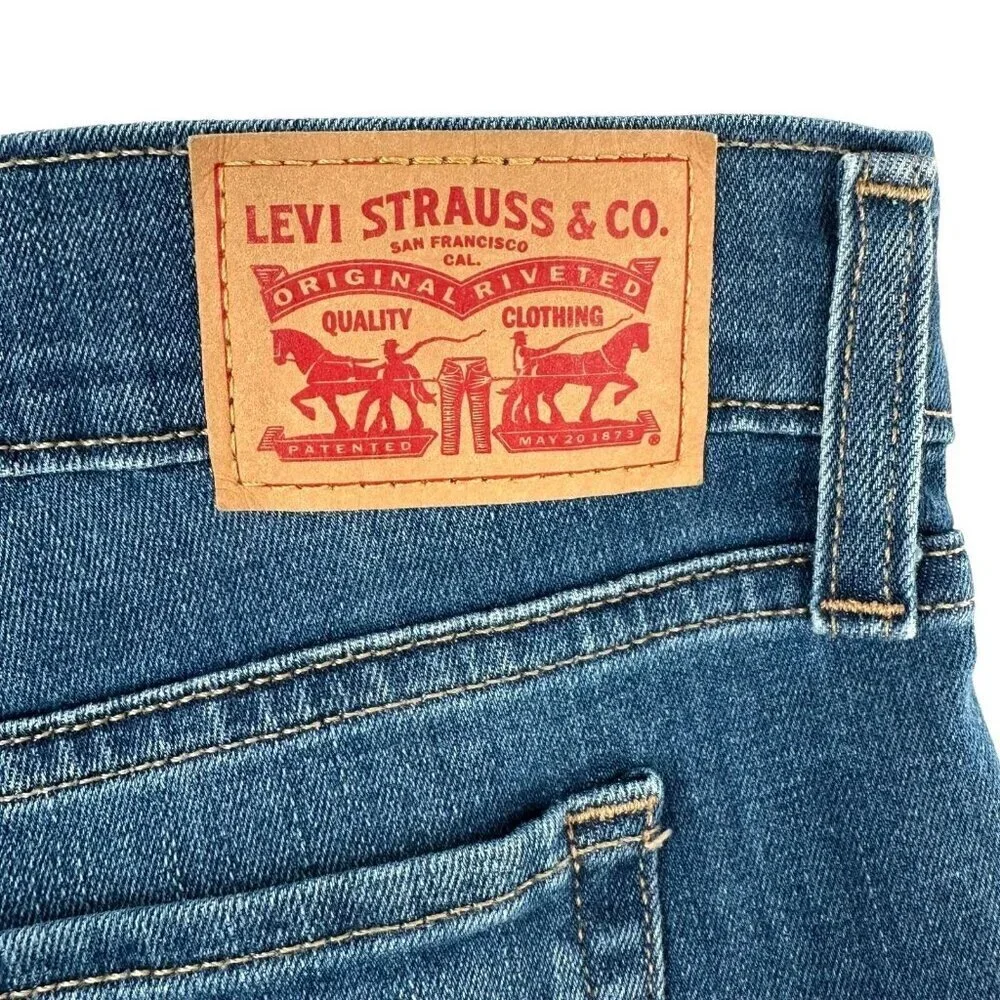 Levi's Wedgie Jeans Medium Wash Size 31 Straight Leg Ankle